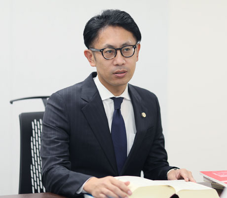 弁護士の先生の写真
