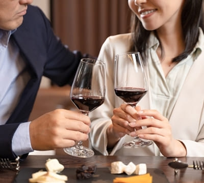 飲み会でのセクハラ被害について｜具体例や対処法、相談先などを解説
