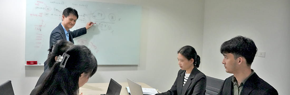 担当弁護士の会議中の写真
